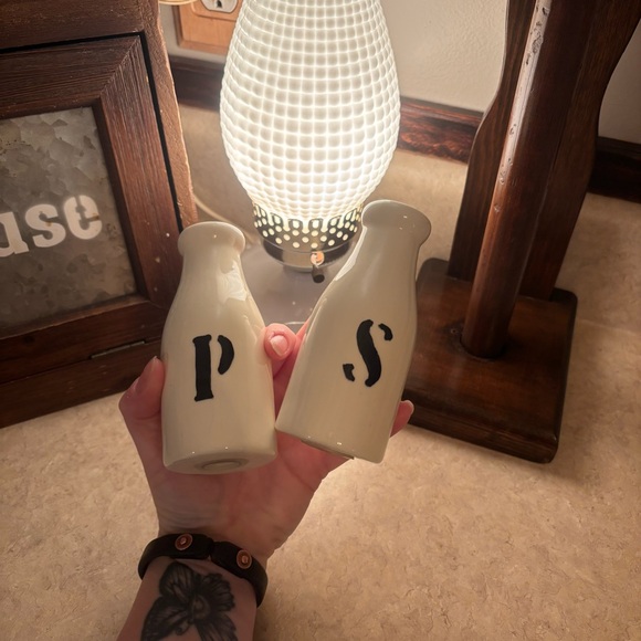 Vintage Salt & Pepper Shakers made to look like old milk bottles! Has Stoppers! - Picture 4 of 6